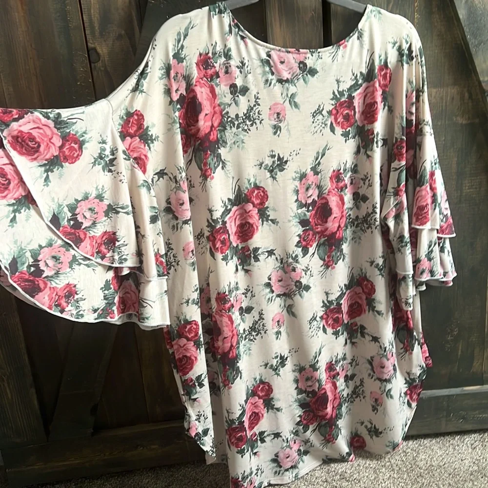 Flowy Floral Top - Picture 3 of 3